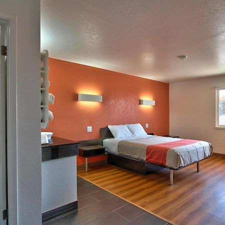 Coastal Valley Inn - Monterey Castroville Bagian luar foto