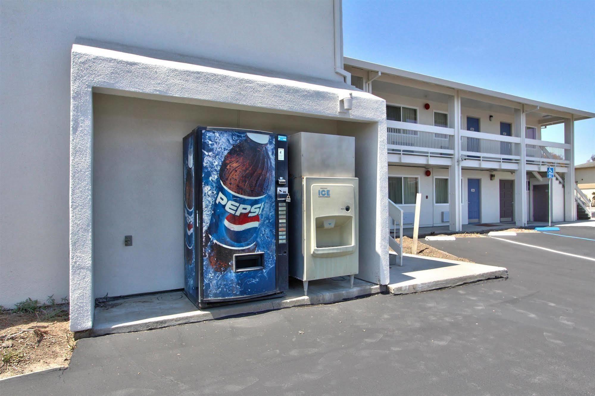 Coastal Valley Inn - Monterey Castroville Bagian luar foto