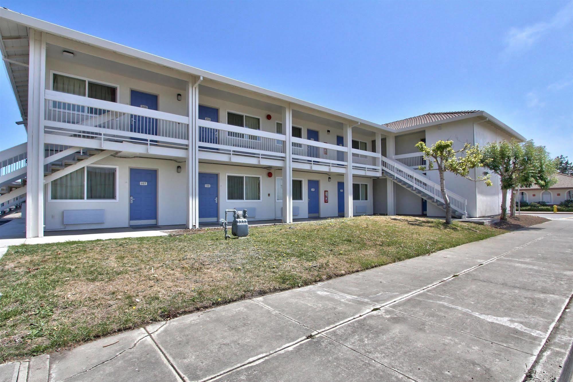 Coastal Valley Inn - Monterey Castroville Bagian luar foto