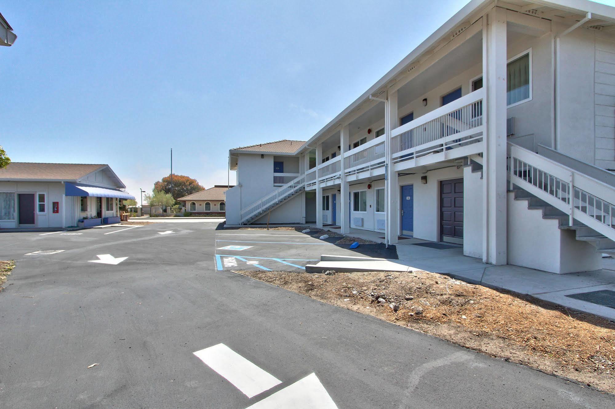 Coastal Valley Inn - Monterey Castroville Bagian luar foto