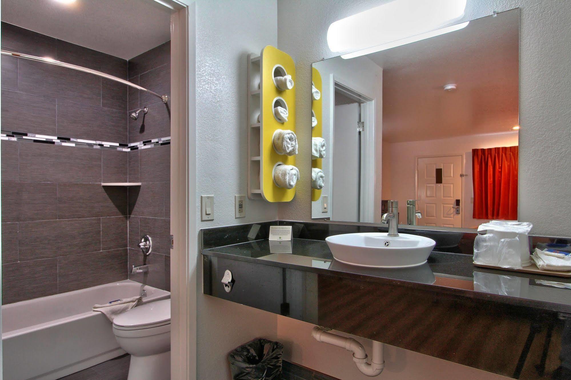 Coastal Valley Inn - Monterey Castroville Bagian luar foto