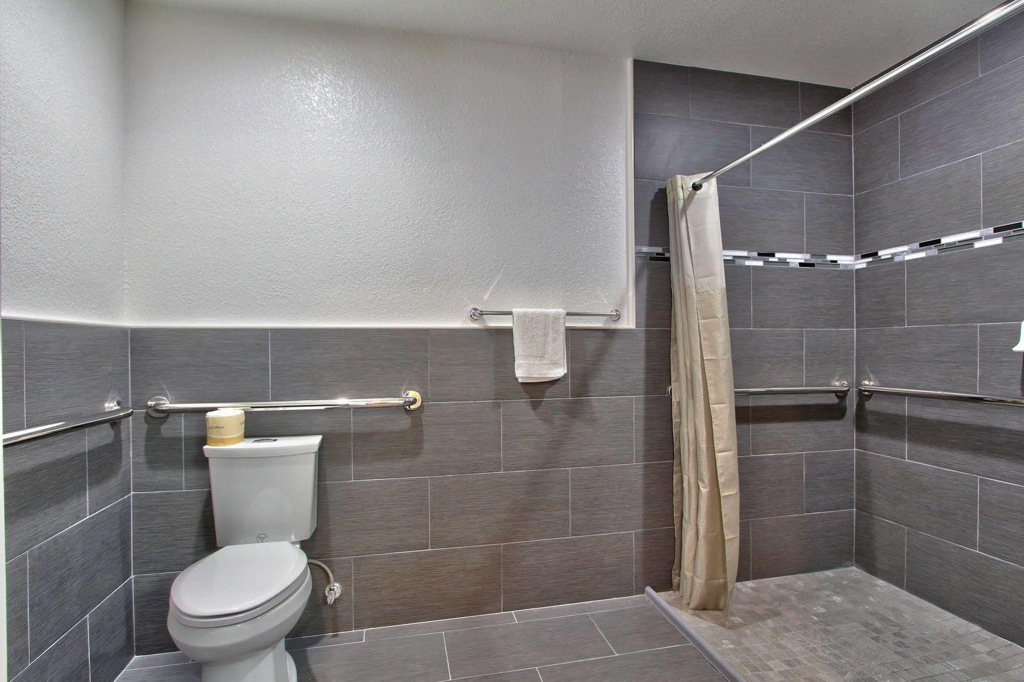 Coastal Valley Inn - Monterey Castroville Bagian luar foto