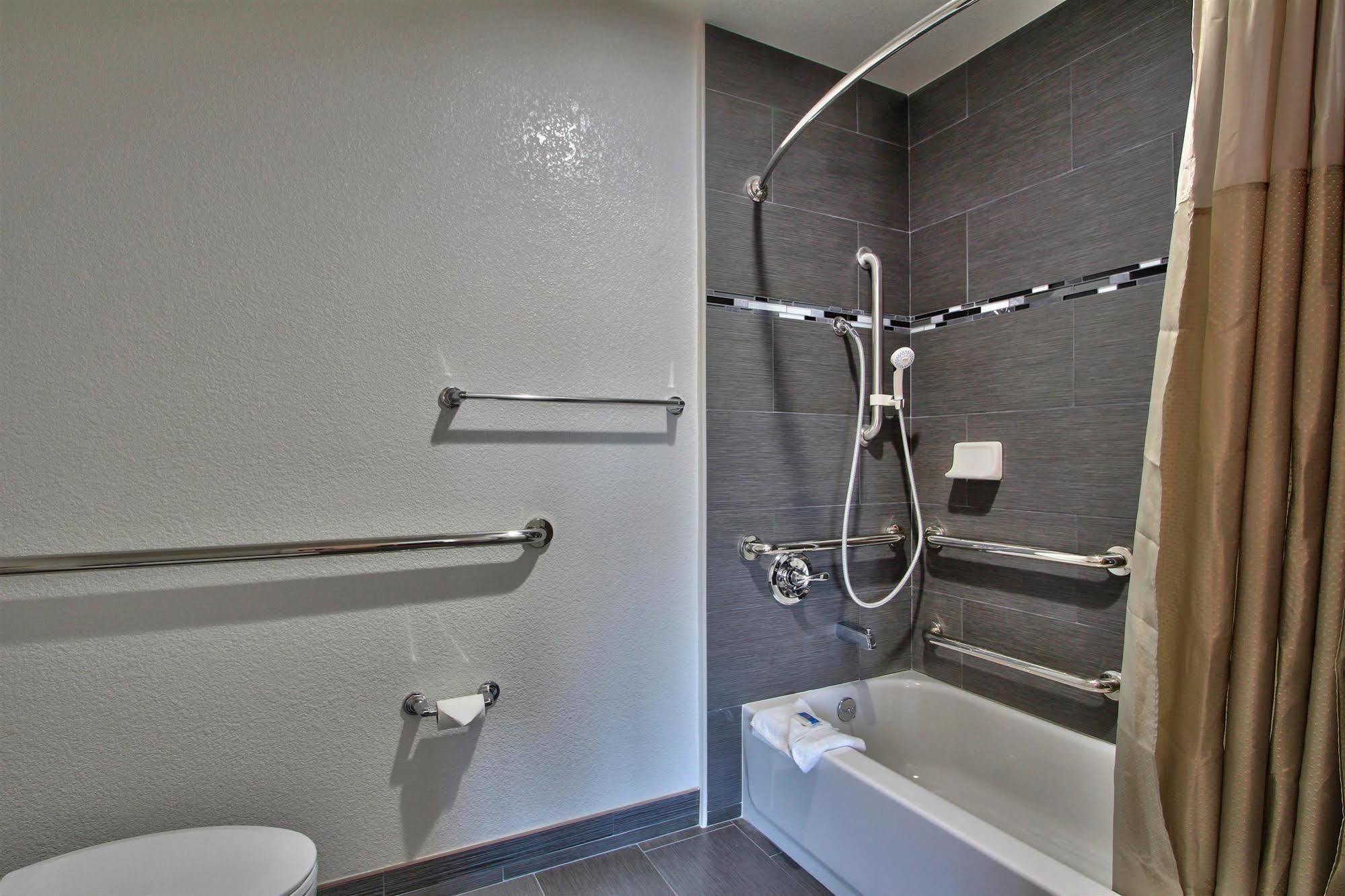 Coastal Valley Inn - Monterey Castroville Bagian luar foto