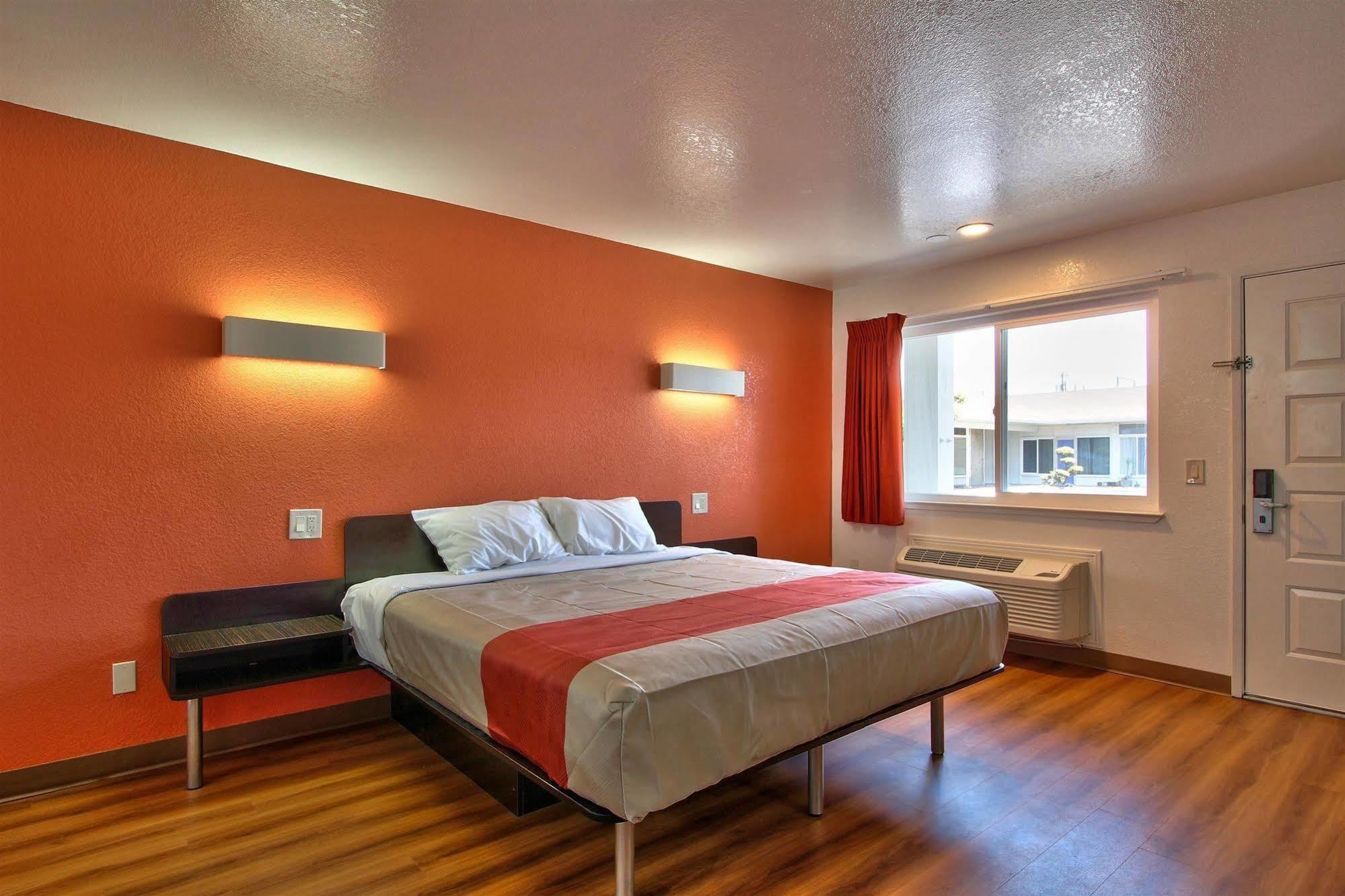 Coastal Valley Inn - Monterey Castroville Bagian luar foto