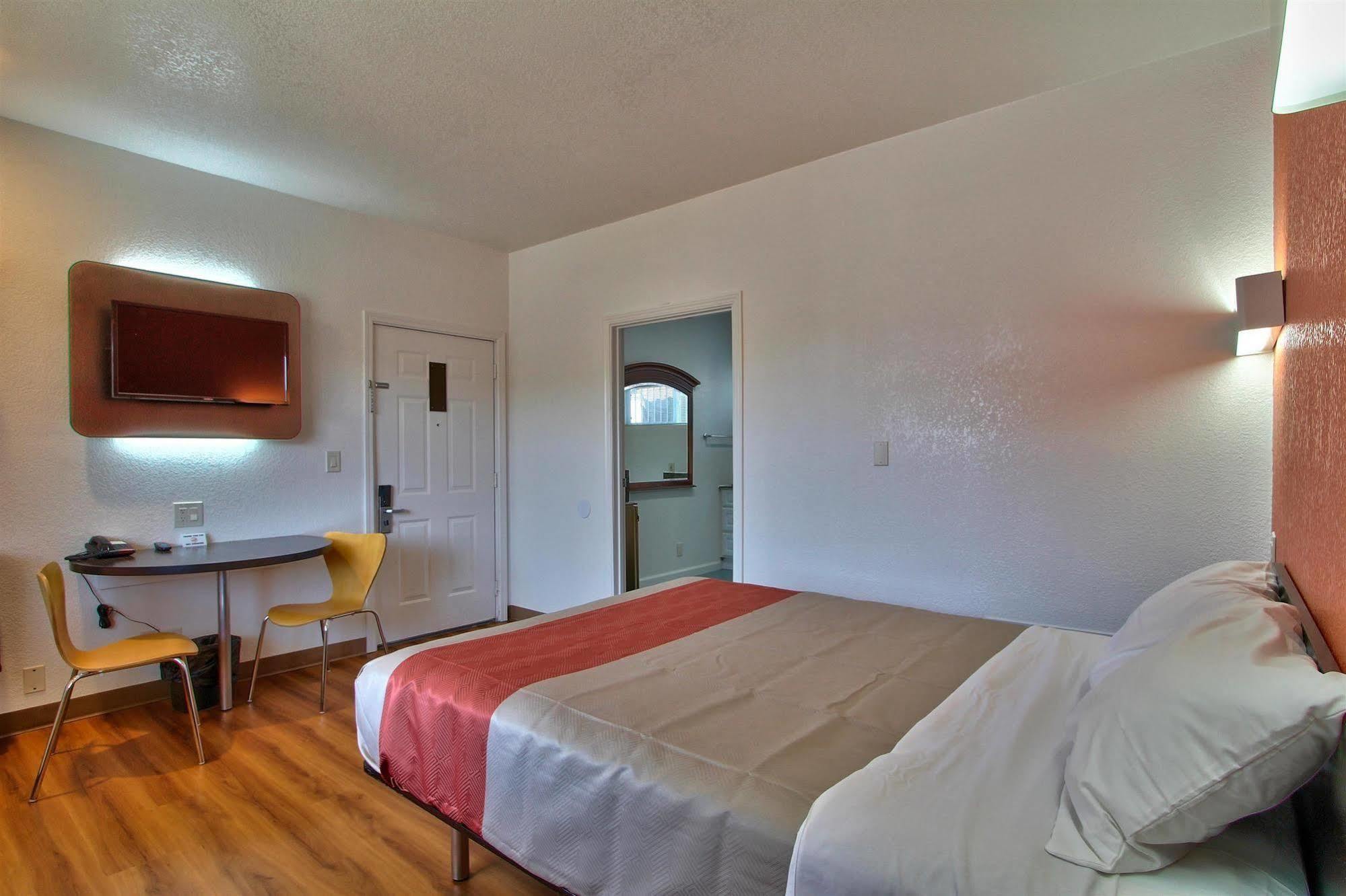 Coastal Valley Inn - Monterey Castroville Bagian luar foto