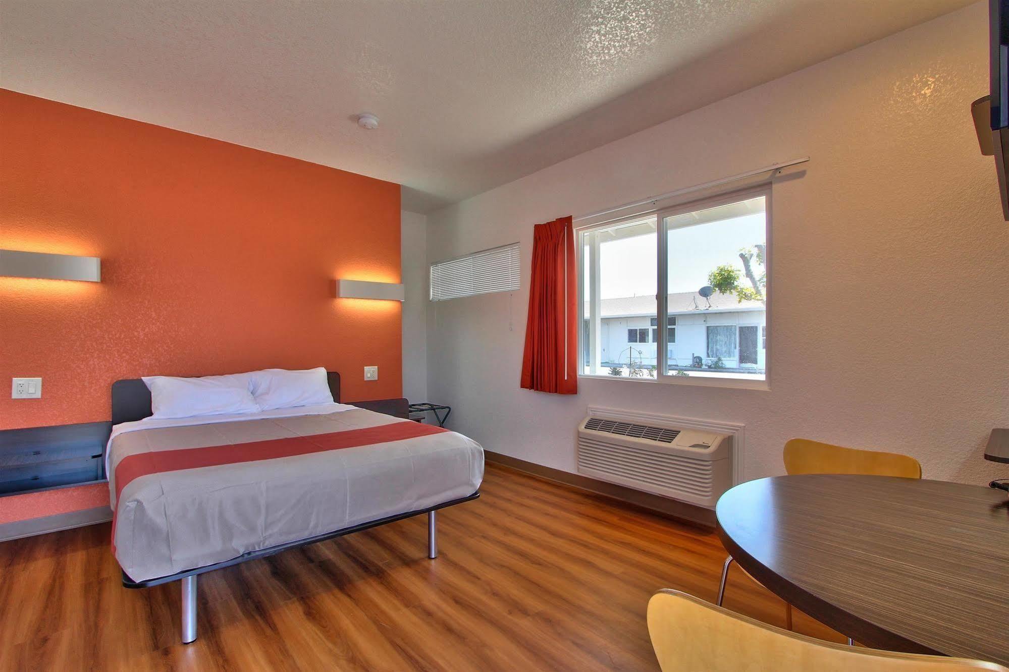 Coastal Valley Inn - Monterey Castroville Bagian luar foto