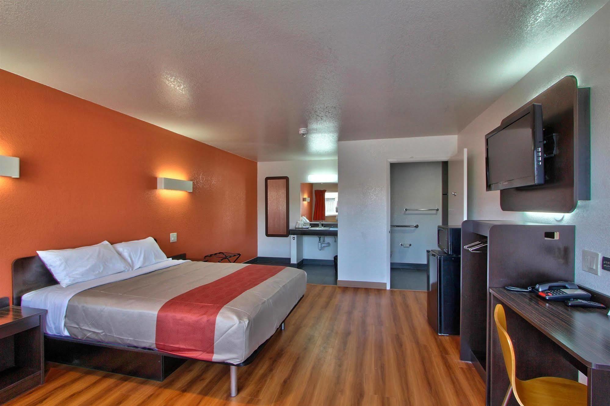 Coastal Valley Inn - Monterey Castroville Bagian luar foto