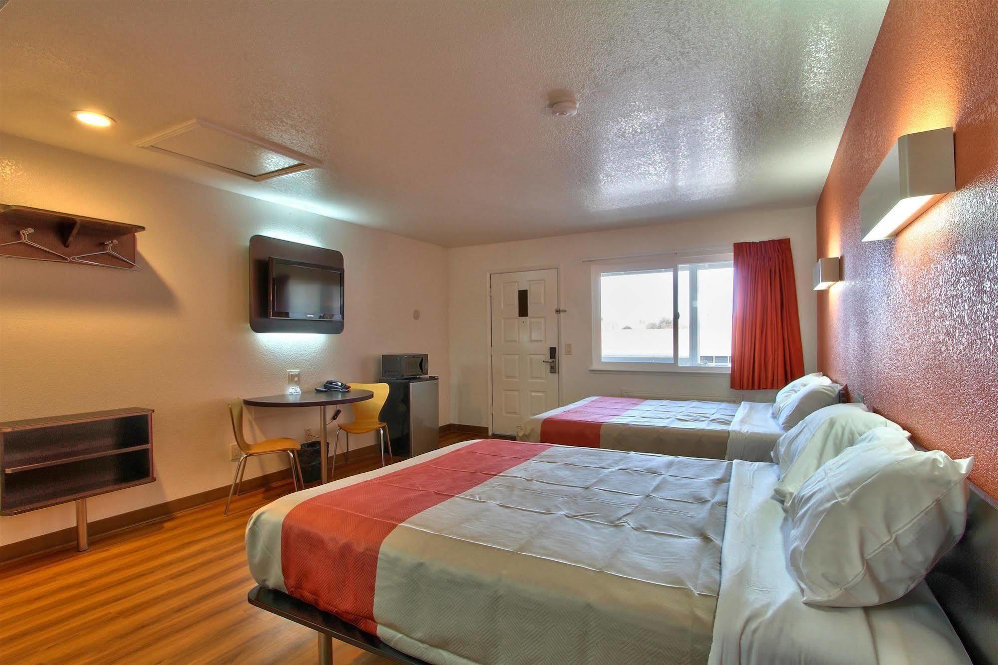 Coastal Valley Inn - Monterey Castroville Bagian luar foto