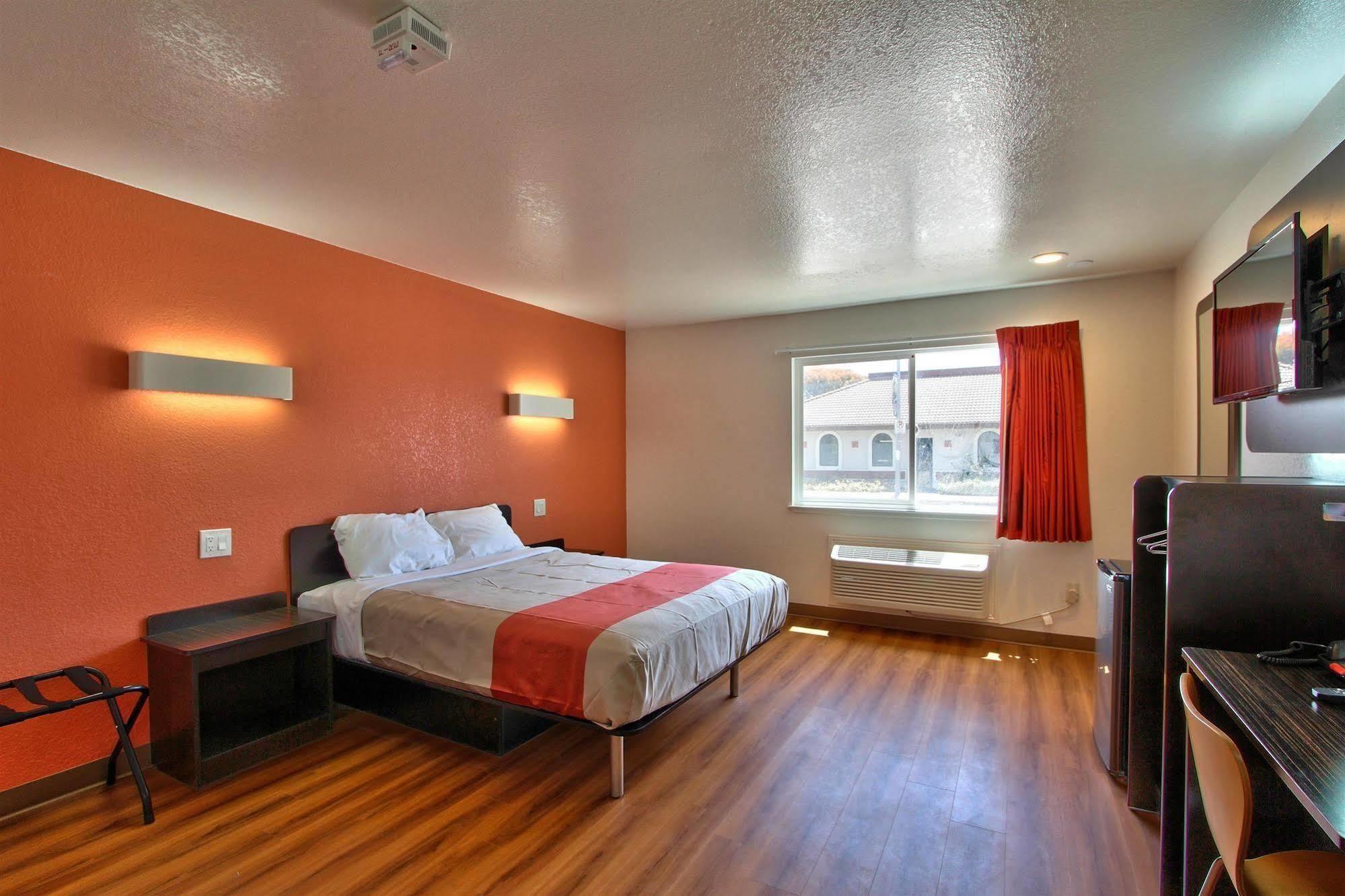 Coastal Valley Inn - Monterey Castroville Bagian luar foto