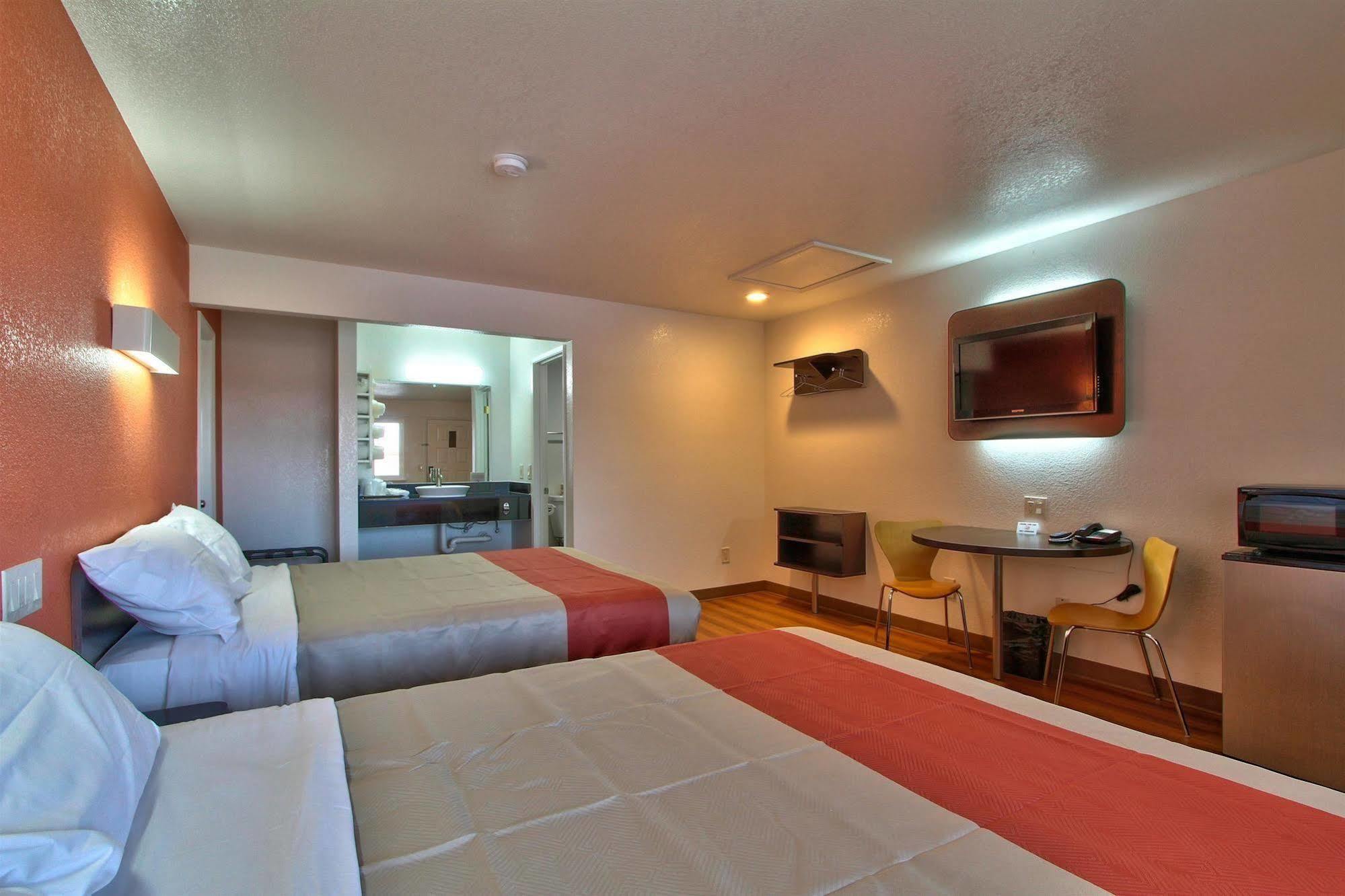 Coastal Valley Inn - Monterey Castroville Bagian luar foto